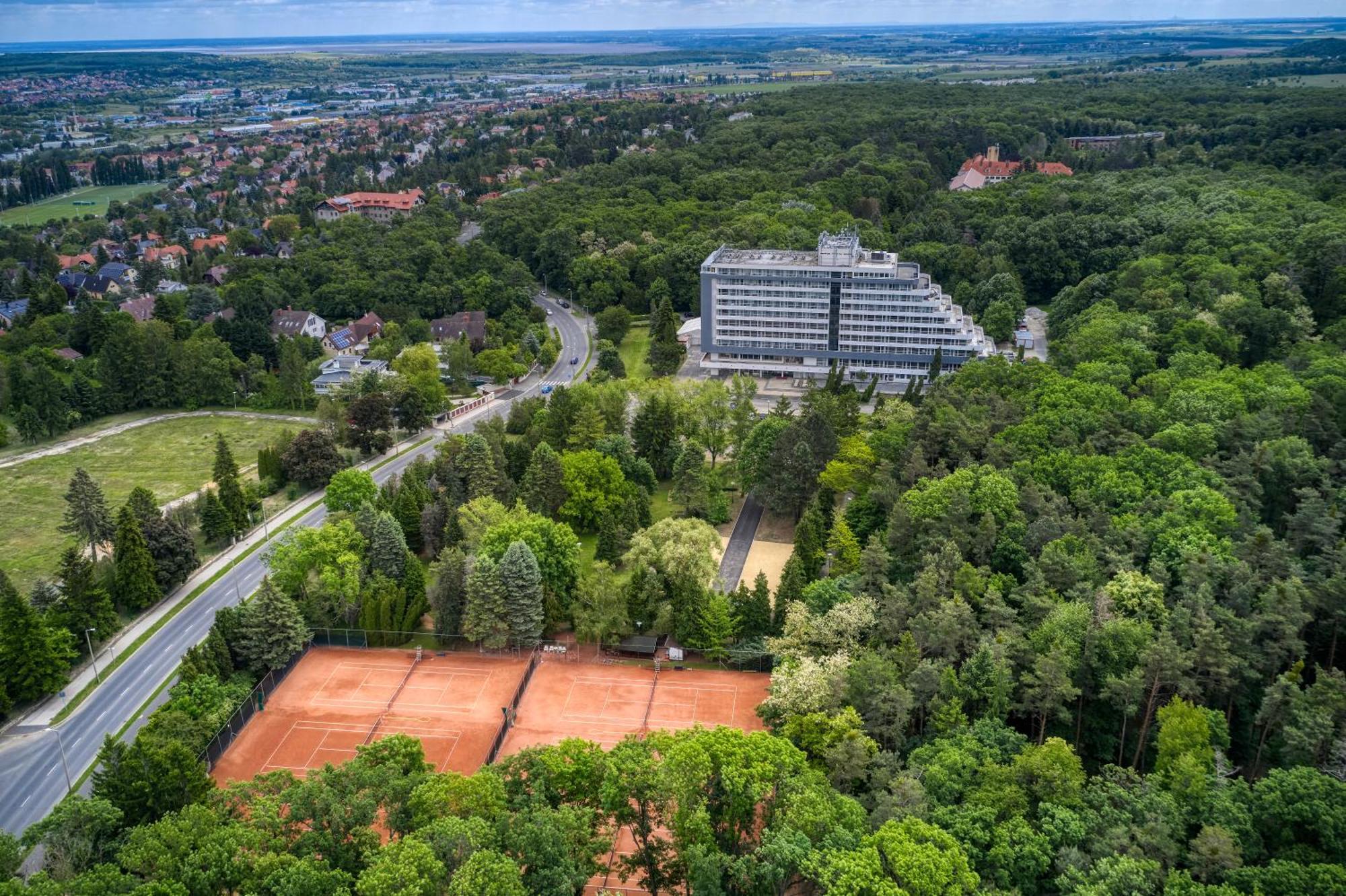 Hotel Szieszta Шопрон Екстериор снимка
