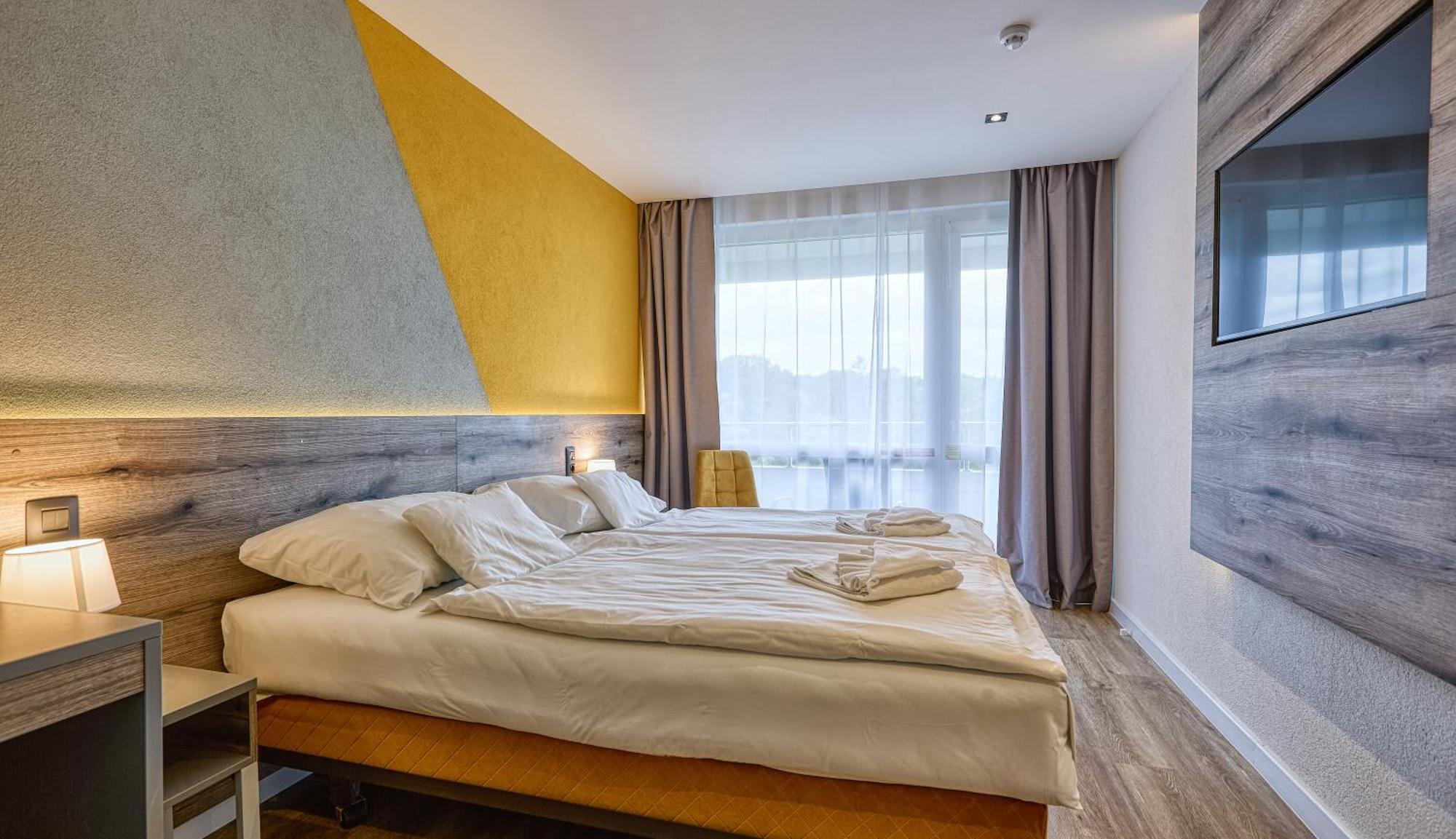 Hotel Szieszta Шопрон Екстериор снимка