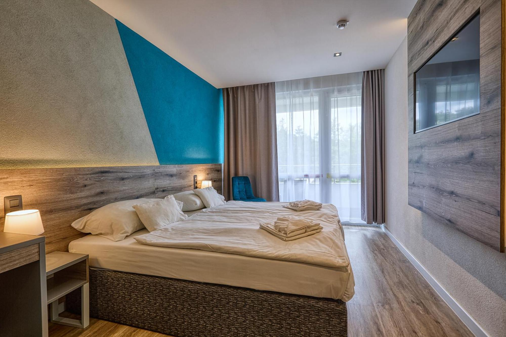 Hotel Szieszta Шопрон Екстериор снимка