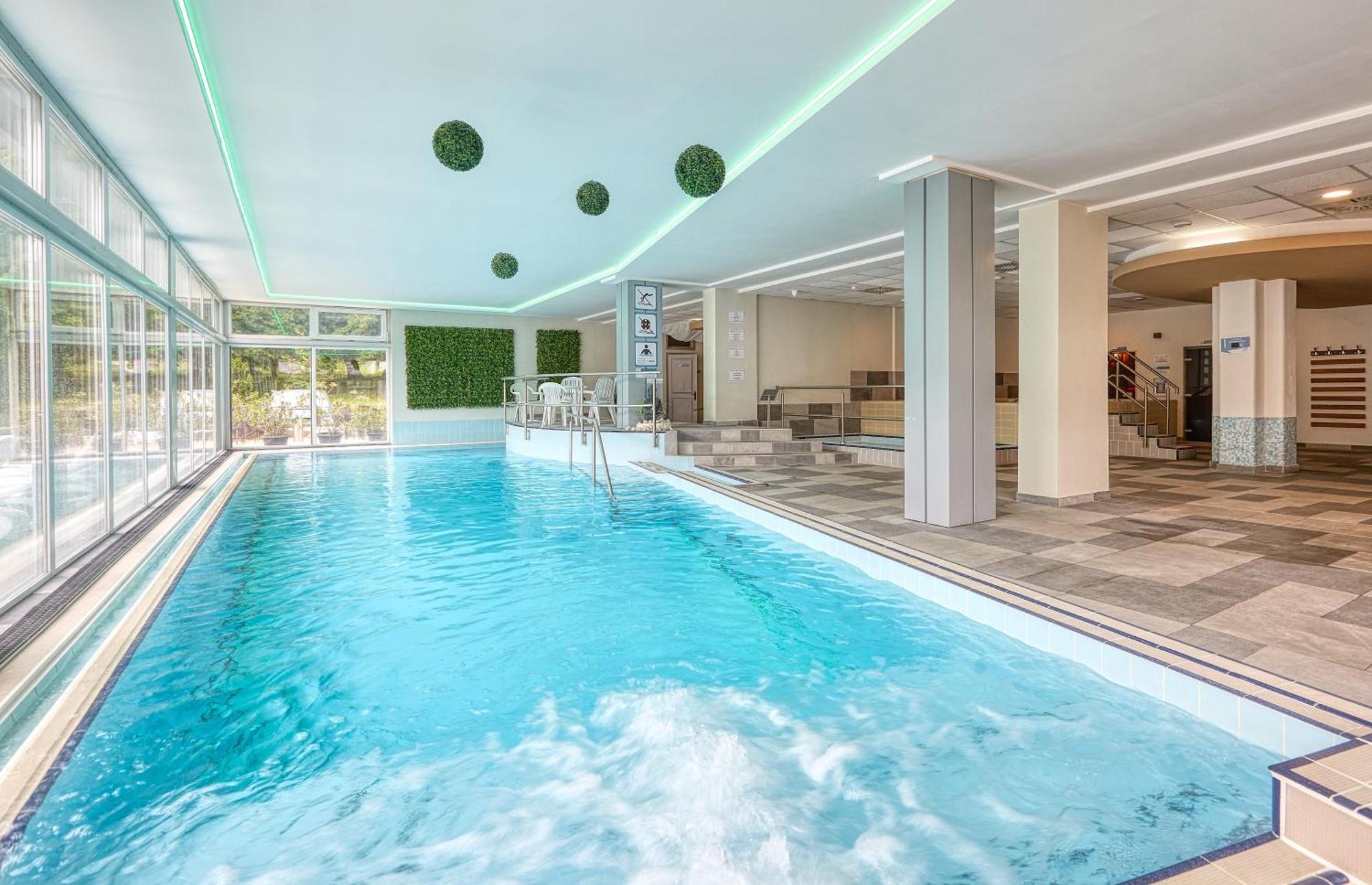 Hotel Szieszta Шопрон Екстериор снимка