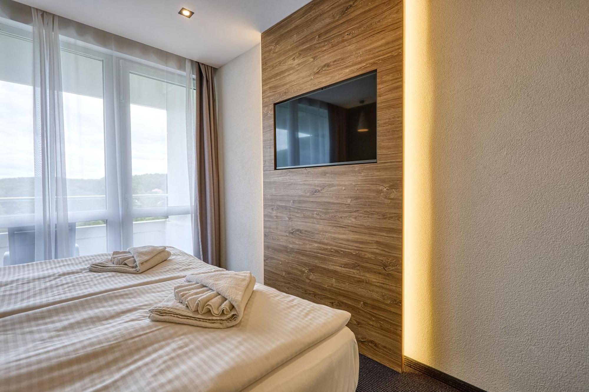 Hotel Szieszta Шопрон Екстериор снимка