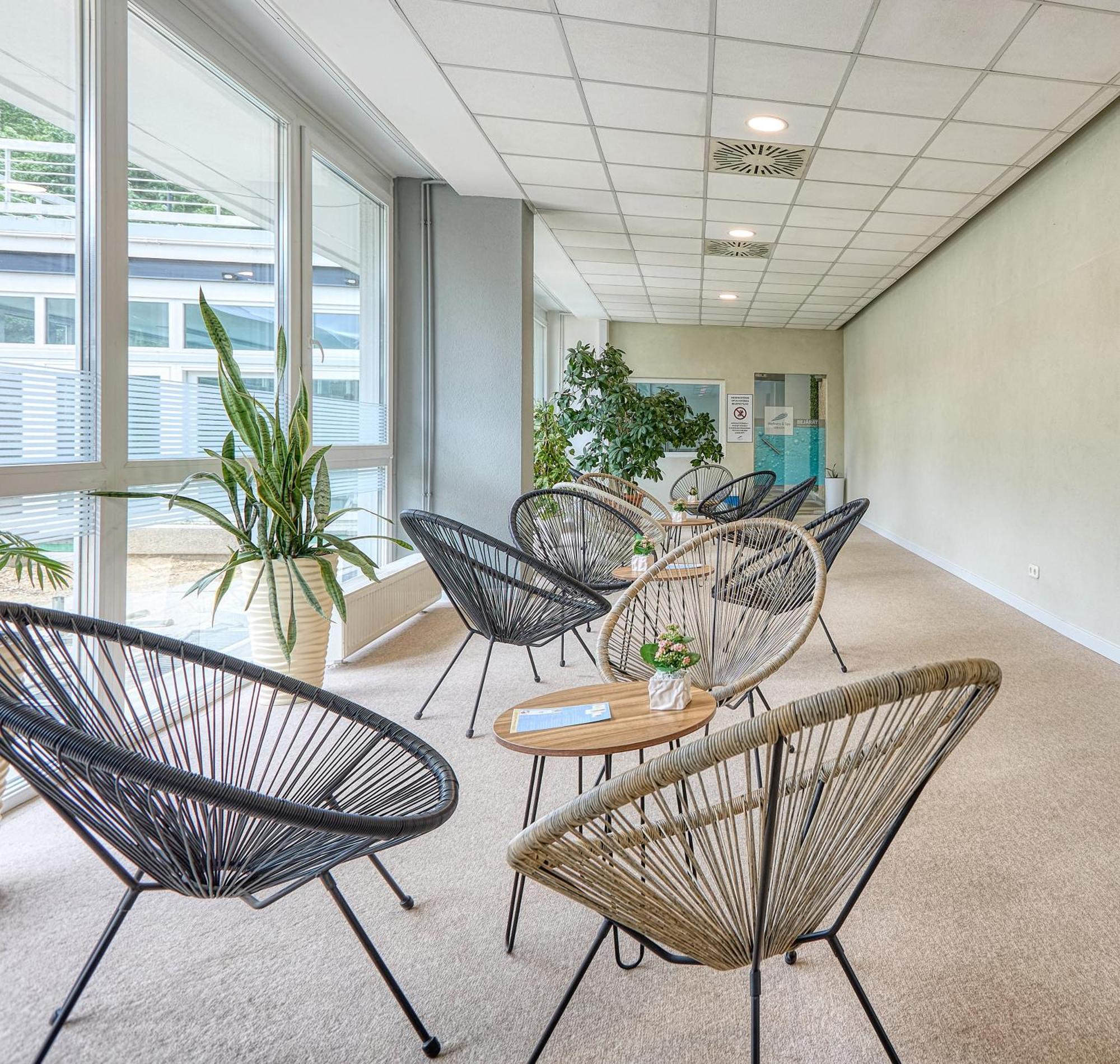 Hotel Szieszta Шопрон Екстериор снимка