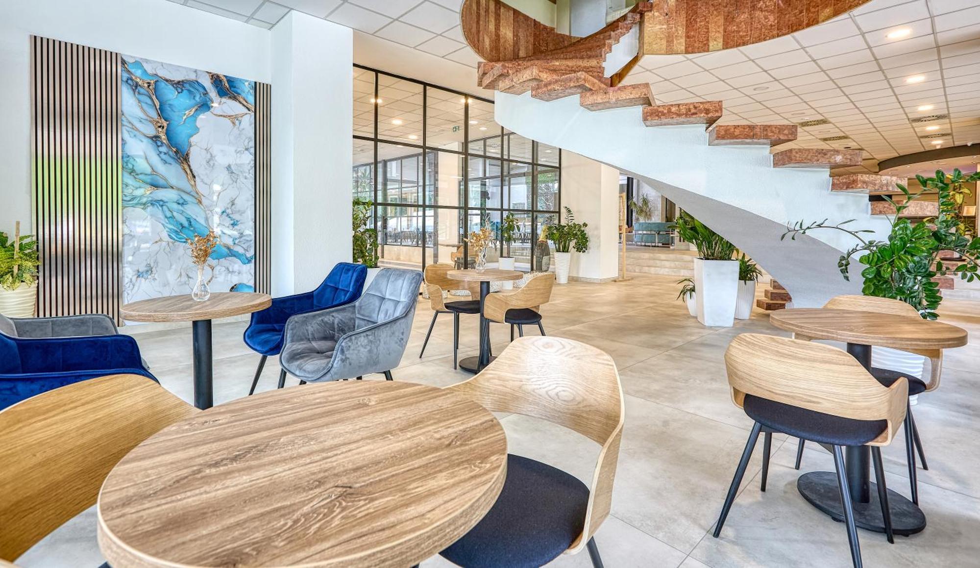 Hotel Szieszta Шопрон Екстериор снимка